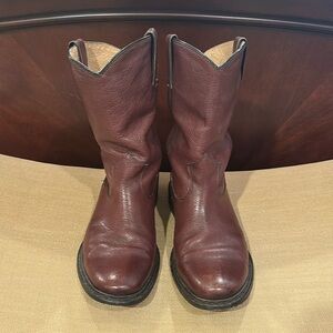 Frye - Authentic and original, the Duke Roper